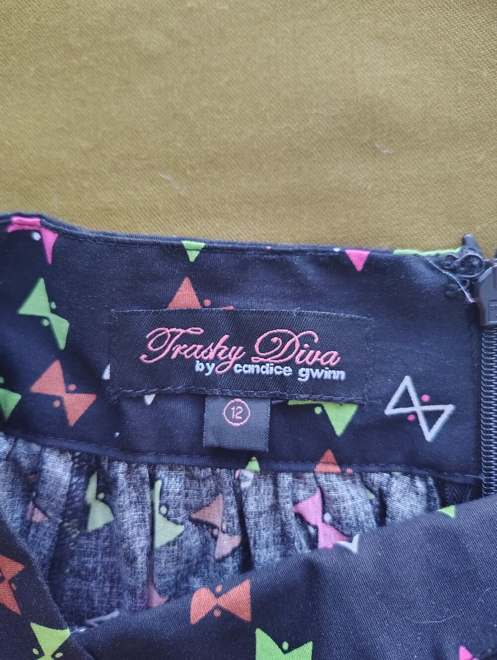 Trashy Diva Hourglass Print Gathered Mini Skirt - Picture 2 of 4
